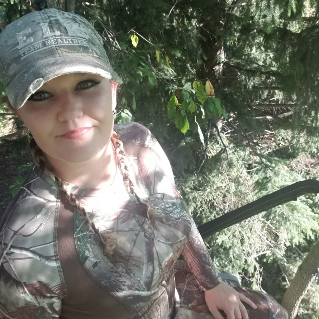 Carrie Zylka Bowhunter 2020
